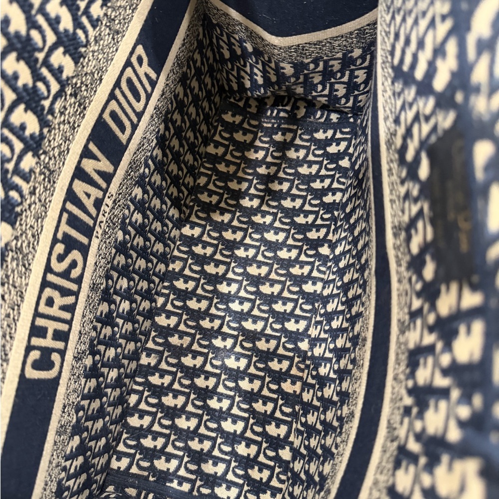 Dior Elegant Navy and Beige Tote - Picture 4 of 6